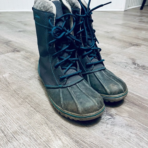 Women’s L.L. Bean Waterproof Boots. Size 8 - Picture 3 of 4